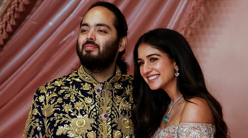 После 17 месяцев празднования свадьбы, сын индийского миллиардера, наконец, женился на любимой